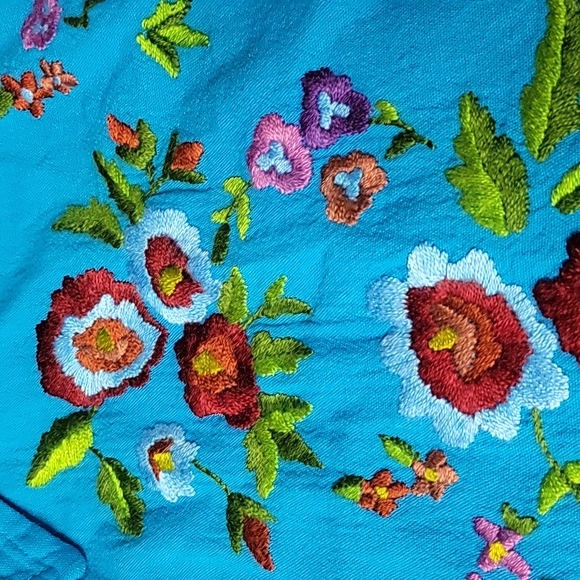 Embroidered designs made in Guatemala button down top. - Picture 3 of 9